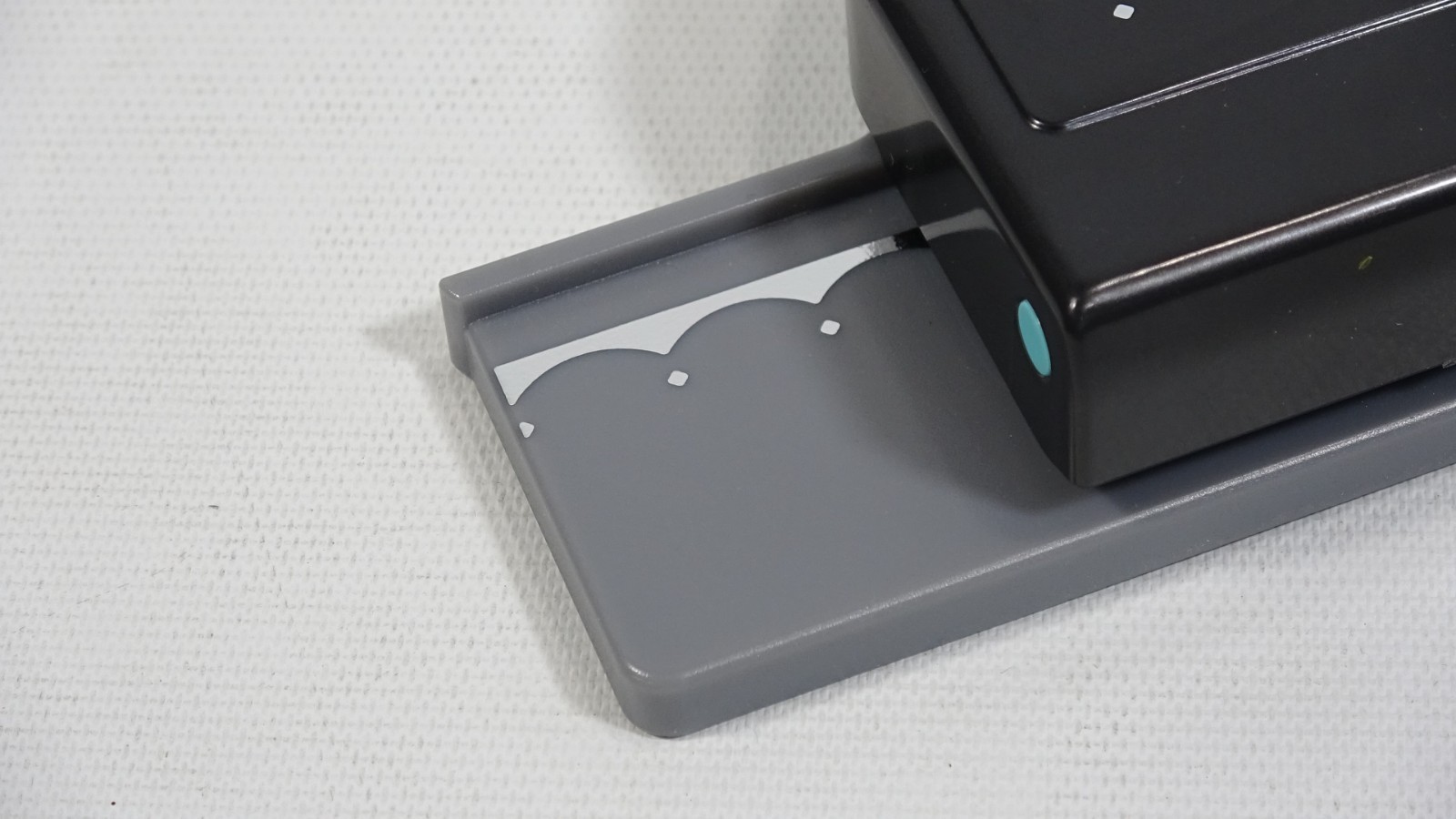 Ek Success Border Edge Locking Paper Punch - Scallops With Dot