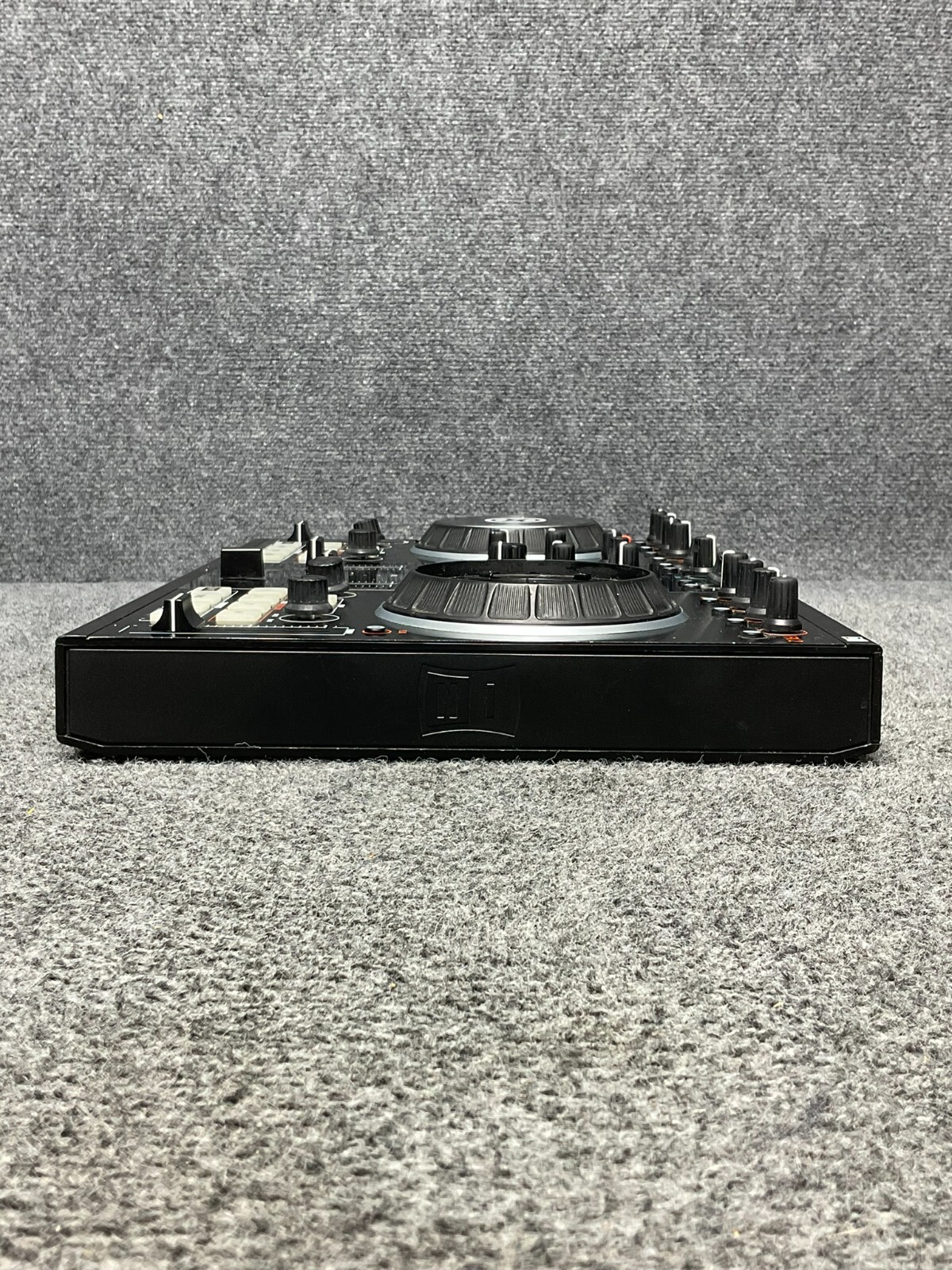 Native Instruments Traktor Kontrol S2 MK2 DJ Controller Black Used