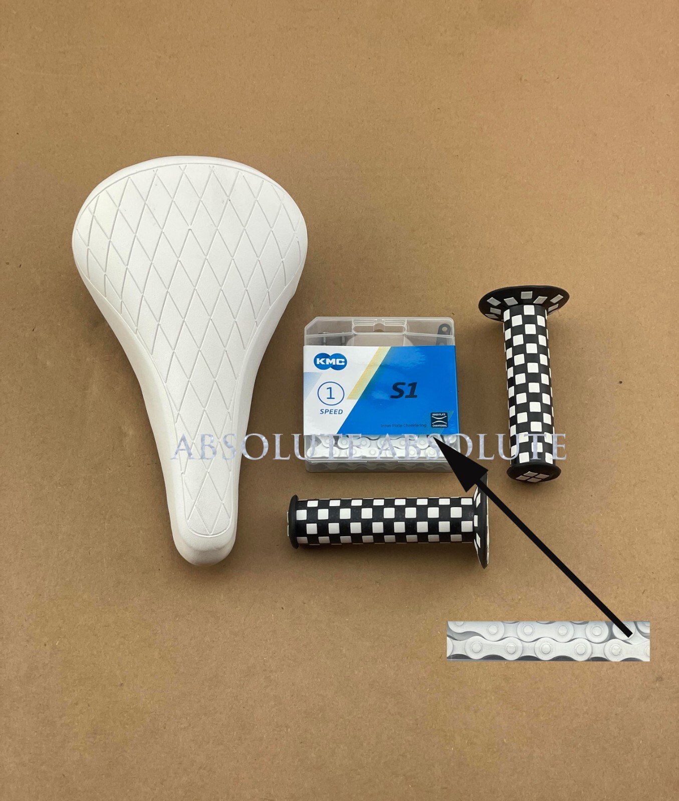 WHITE DIAMOND STITCHED BMX BIKE SADDLE W/BMX KMC CHAIN &BLACK/WHITE CHECKER GRIP