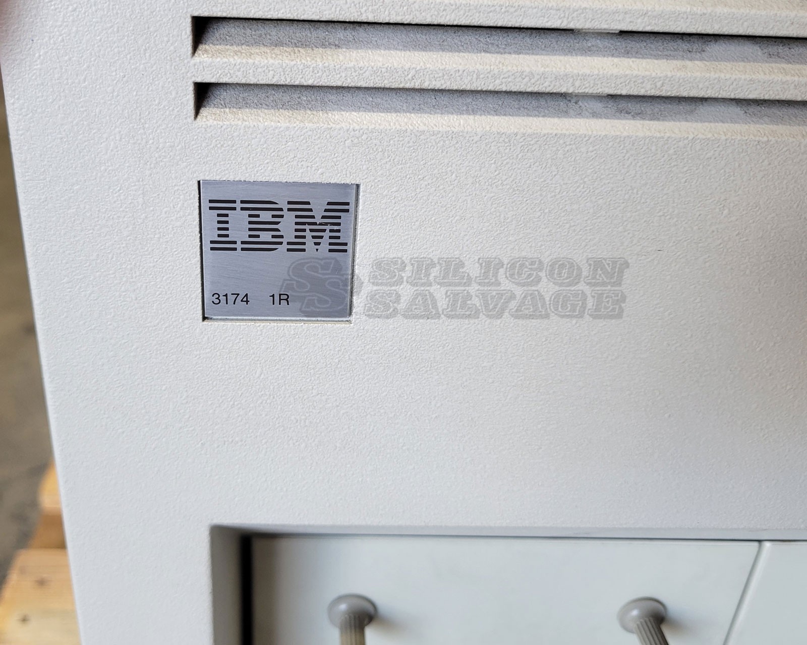 IBM 3174 1R Terminal Cluster Controller w/ 83X7944 Monitor