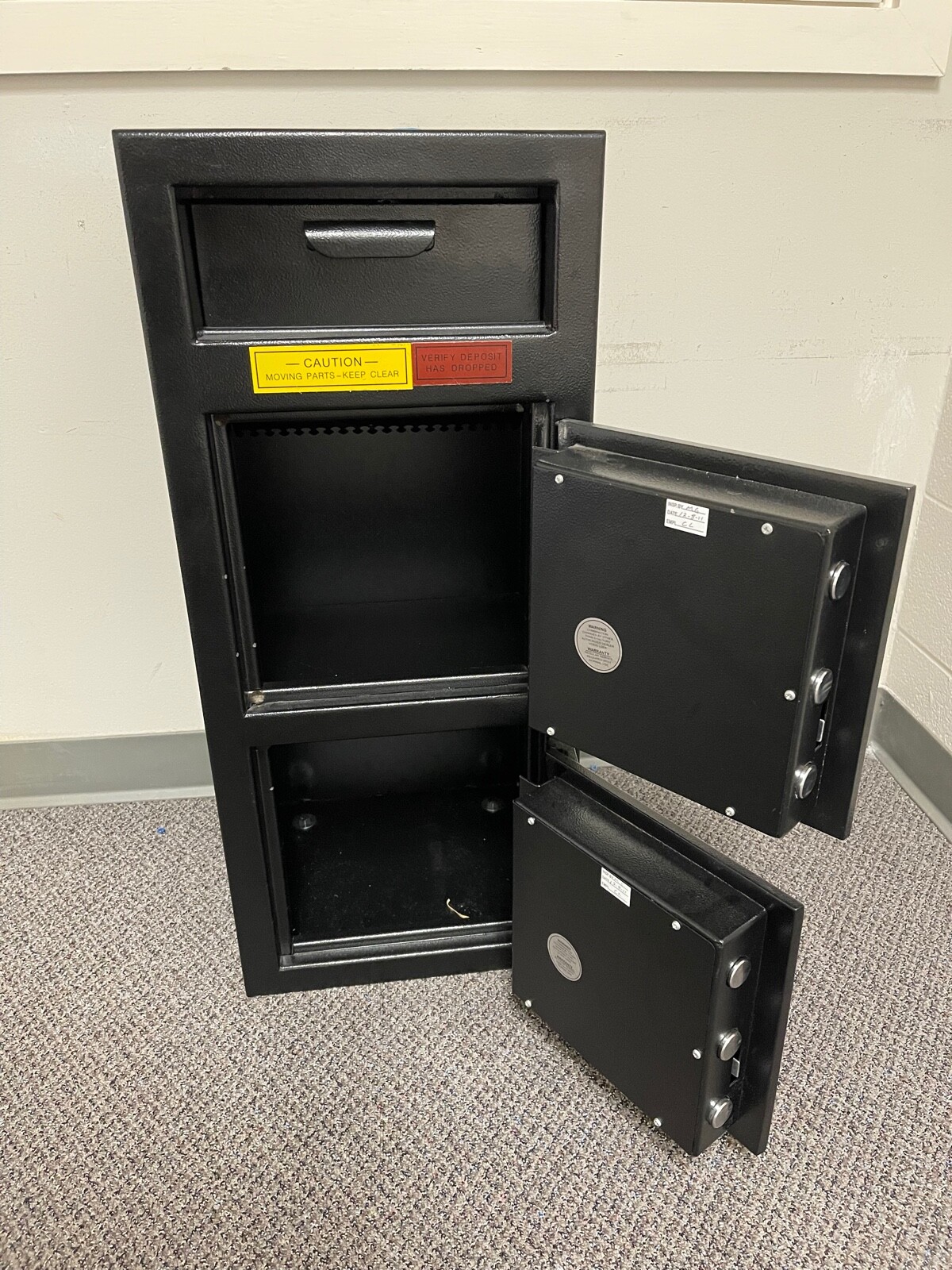 AMSEC FRONT LOAD DEPOSITORY SAFE, Compact Single Door Cash Management Safe
