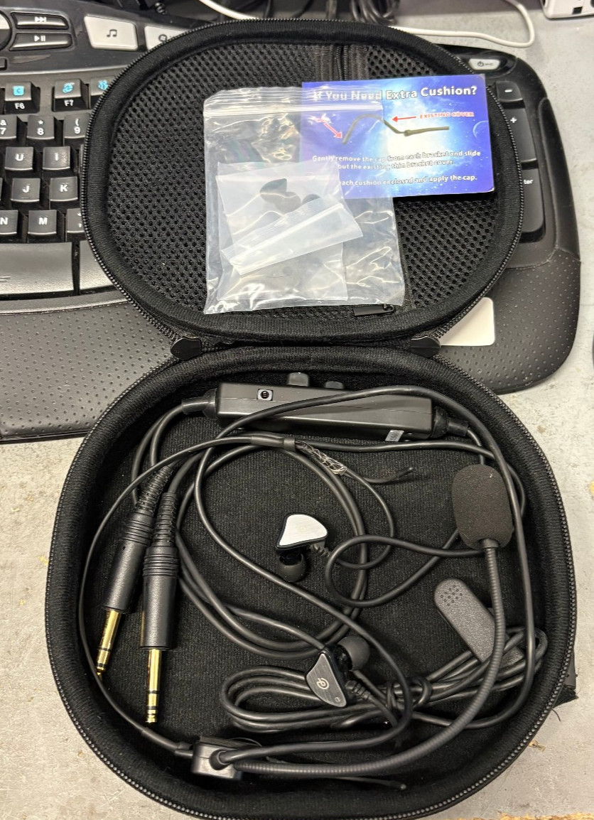 UFQ Pilot Earbuds W/ Case & Extra Ear Tips