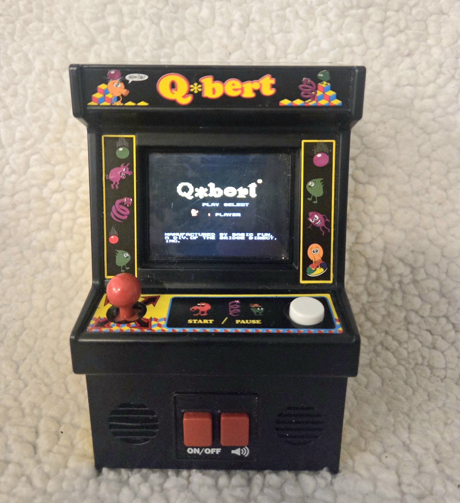 Q'Bert Mini Arcade Game 2016 Working and in Good Condition. Fun. Miniature.