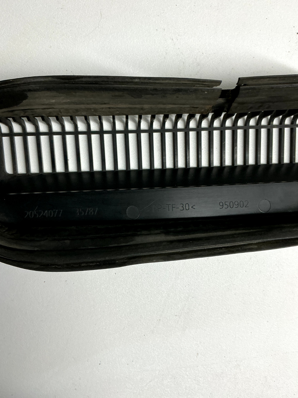 20524077 VOLVO VNL PLASTIC