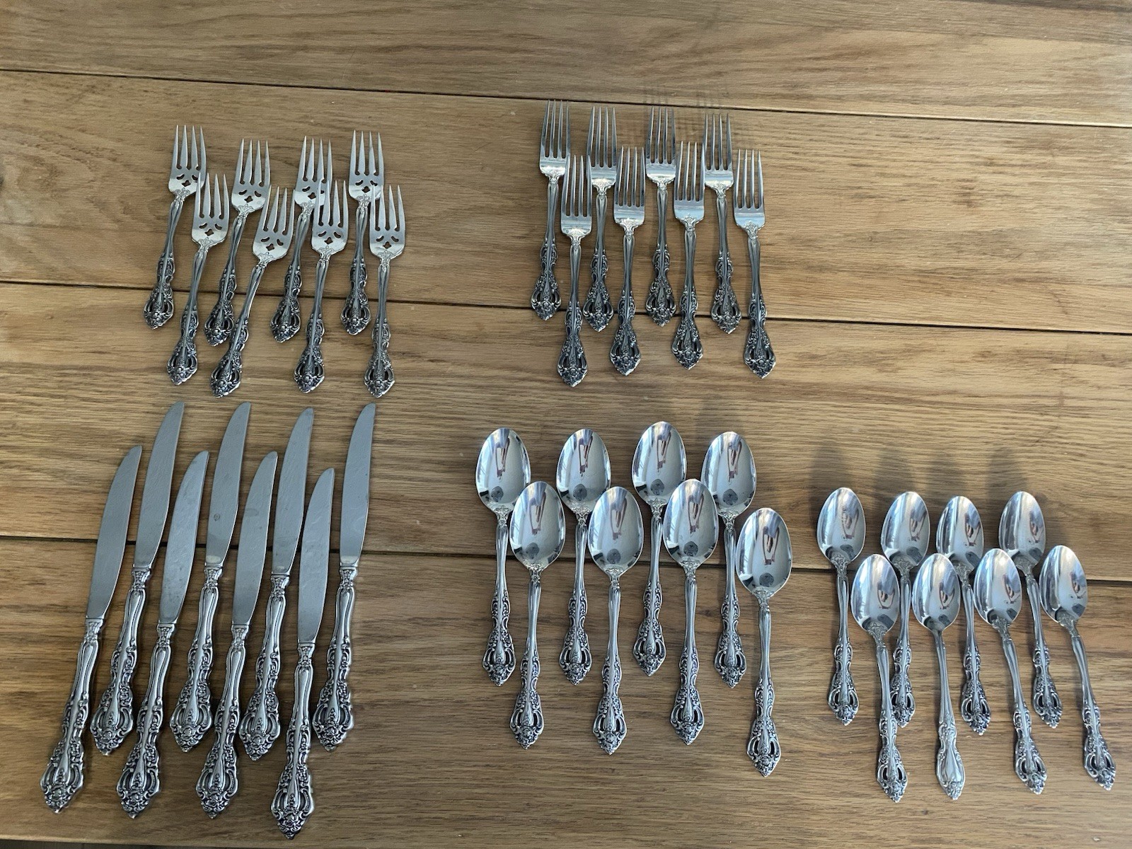 Oneida Michaelangelo Stainless Steel Flatware Service For 8 Total Of 40 Pieces