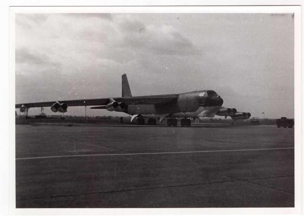 1976 USAF Boeing B-52 Stratofortress 58-0207 of 97th BW at RAF Marham 5x7 Photo
