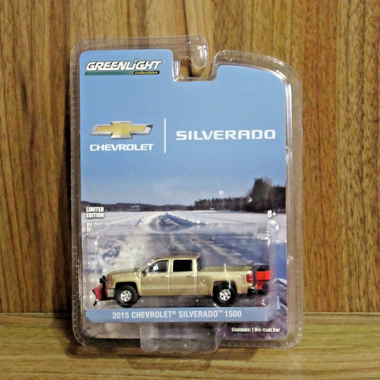 GREENLIGHT  1/64 2015 CHEVROLET SILVERADO 1500 SNOW PLOW & SALT SPREADER