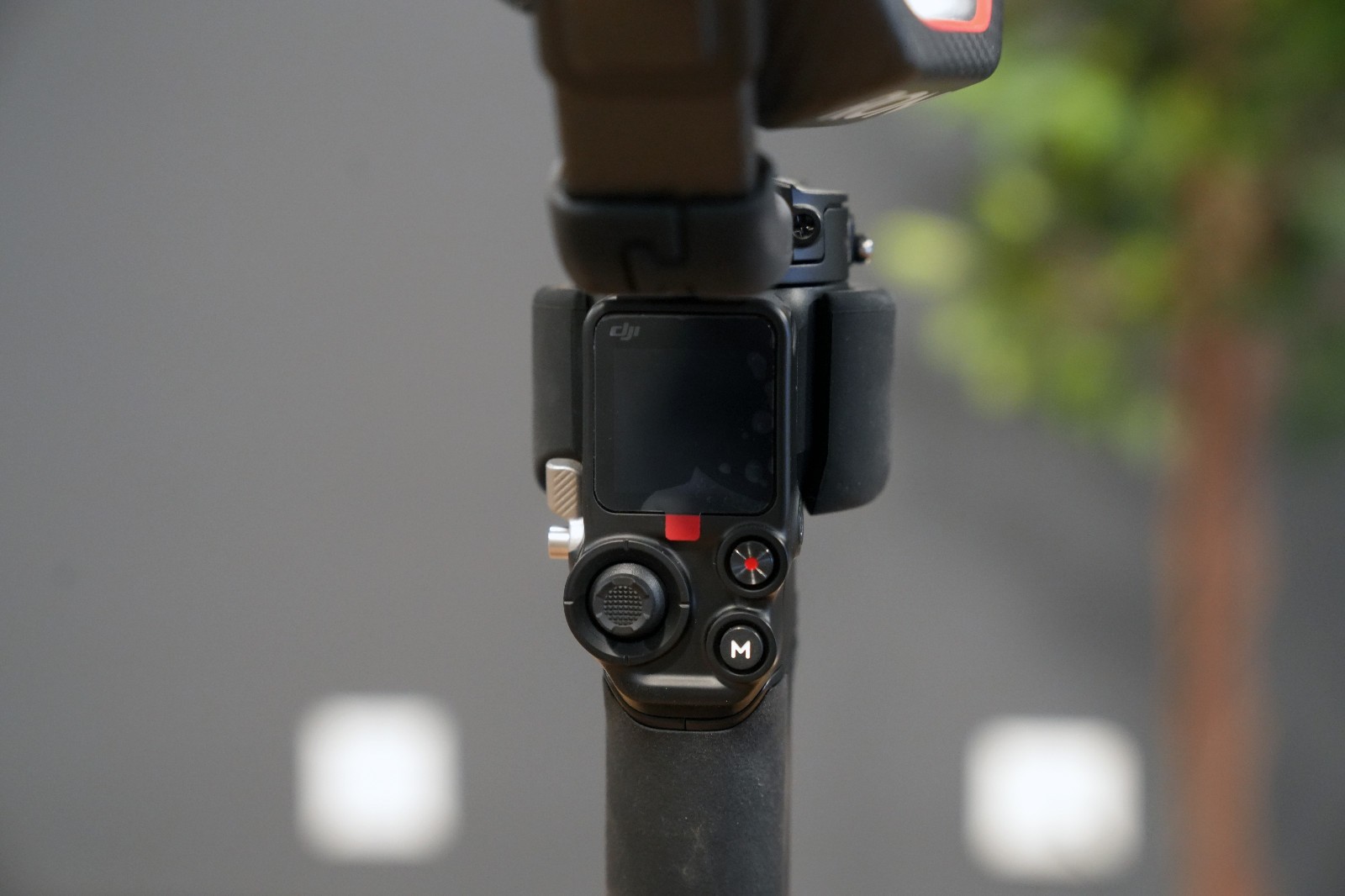 DJI RS 2 Gimbal Camera Stabilizer - NEEDS BATTERY