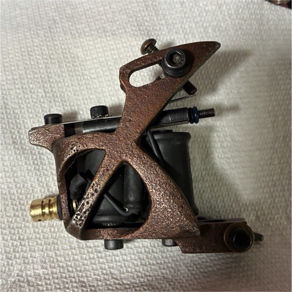 Aaron Cain. Tattoo machine, Workhorse Irons, shader