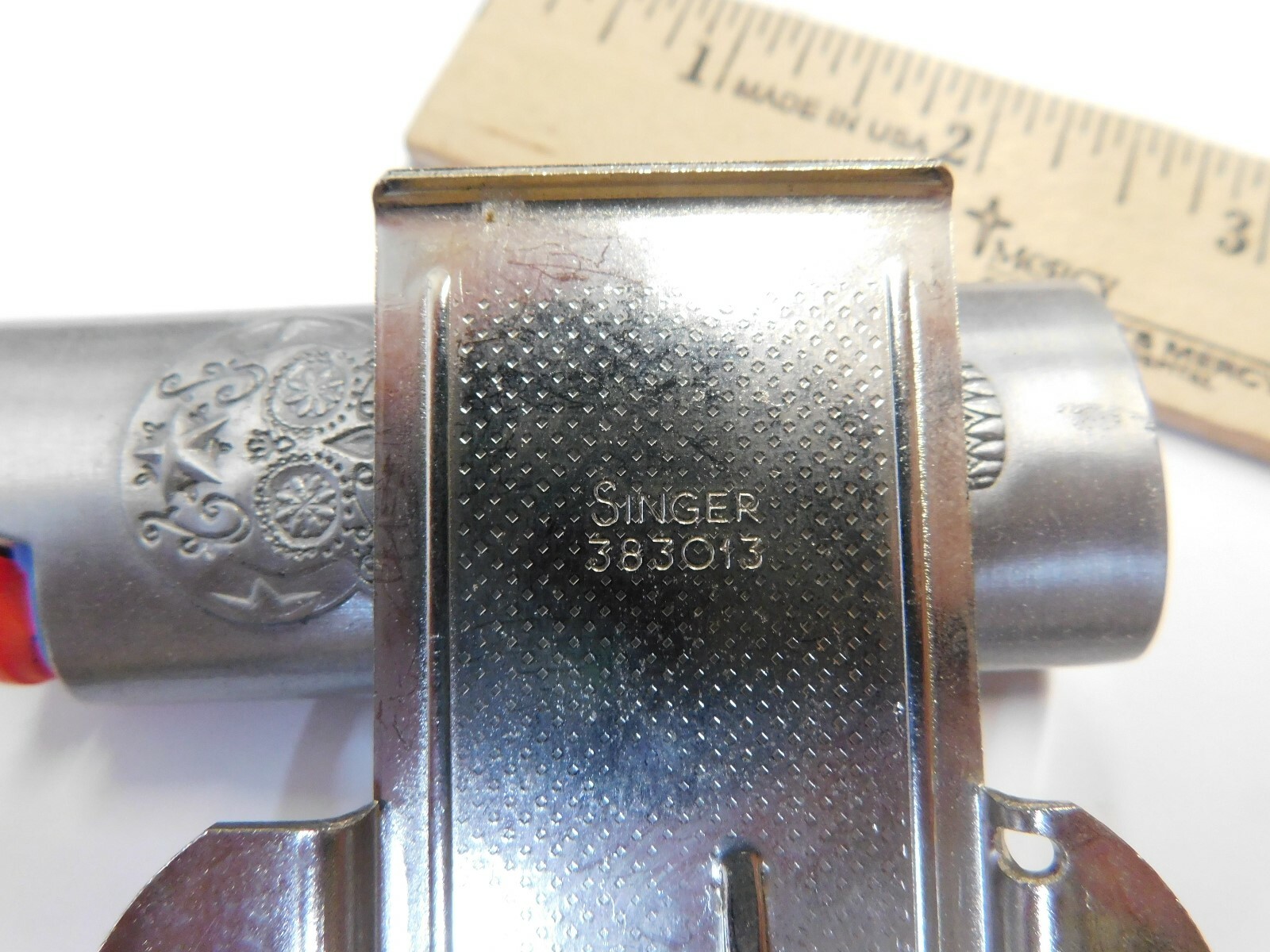 A2 Singer #383013 Sewing Machine Buttonholer Feed Dog Cover Plate