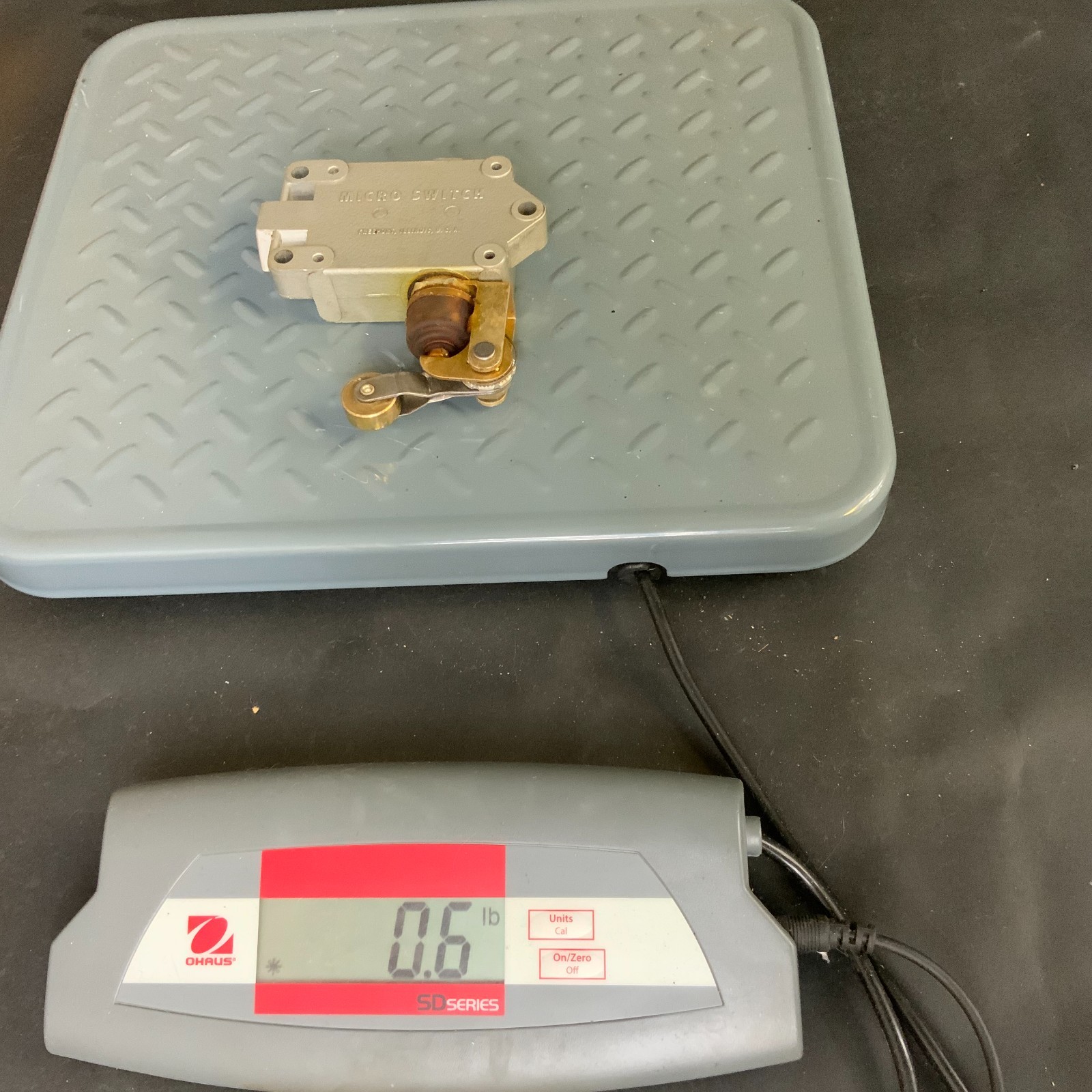 HONEYWELL MICROSWITCH BAF1-2RN2-RH SNAP ACTION ROLLER SWITCH ($60 OBO)