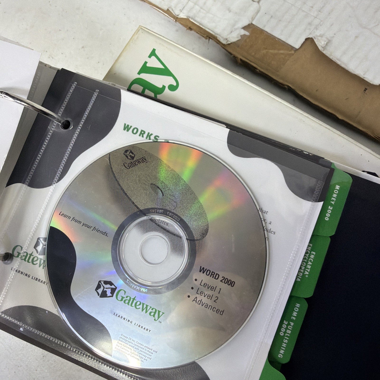 Microsoft Works Suite 2000 - Complete 7 Disc PC CD-ROM & Gateway Library Set