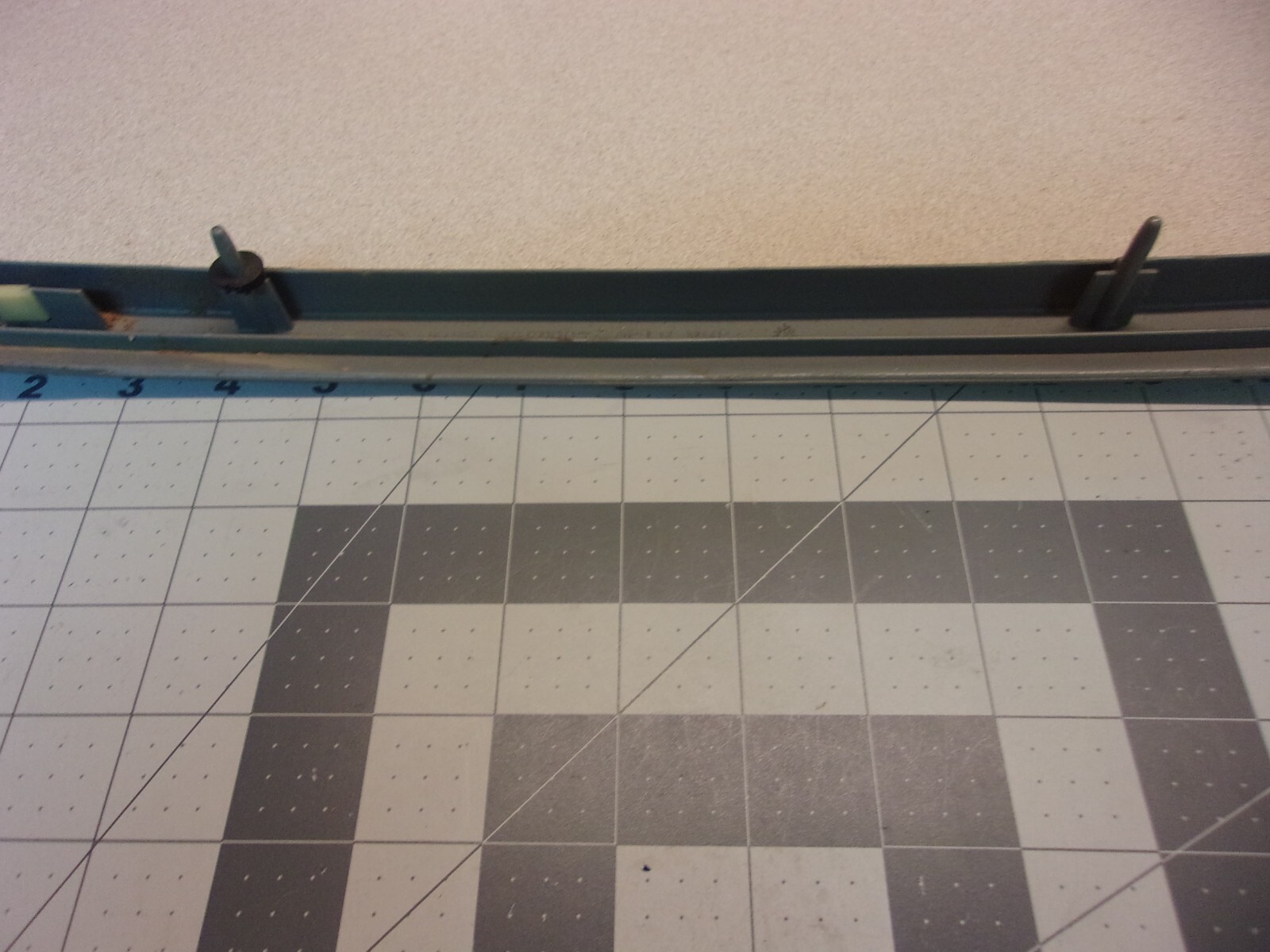 Ford E1DZ-6629797-A Outside Upper LH Quarter Window Moulding