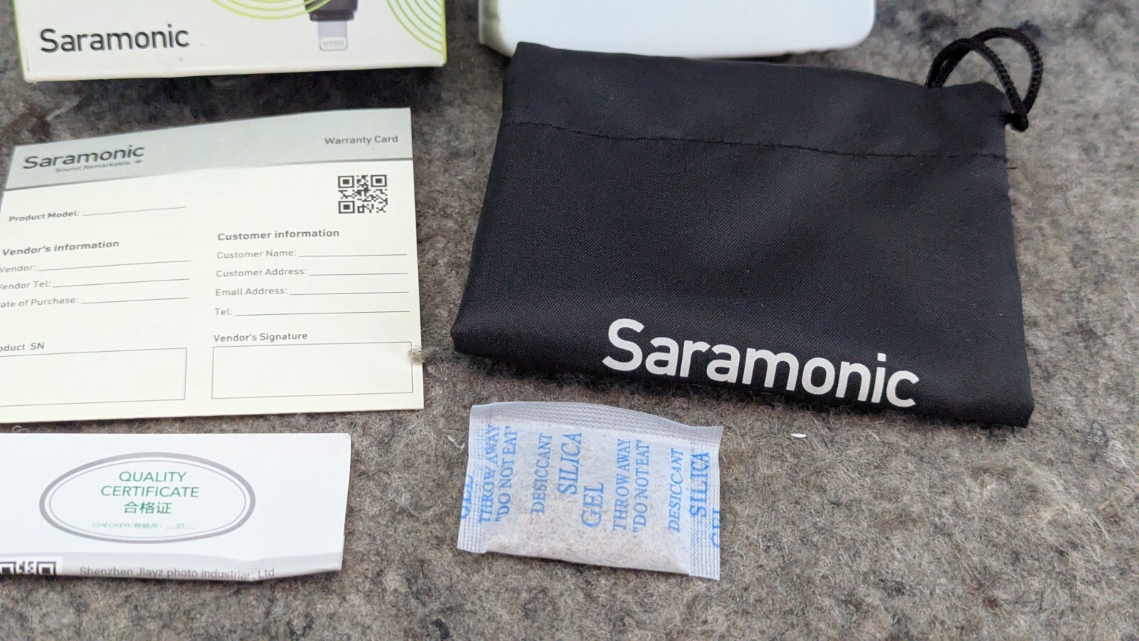 Saramonic Condenser Microphone with Lightning 4 iPhones & iPads SmartMicDiMini