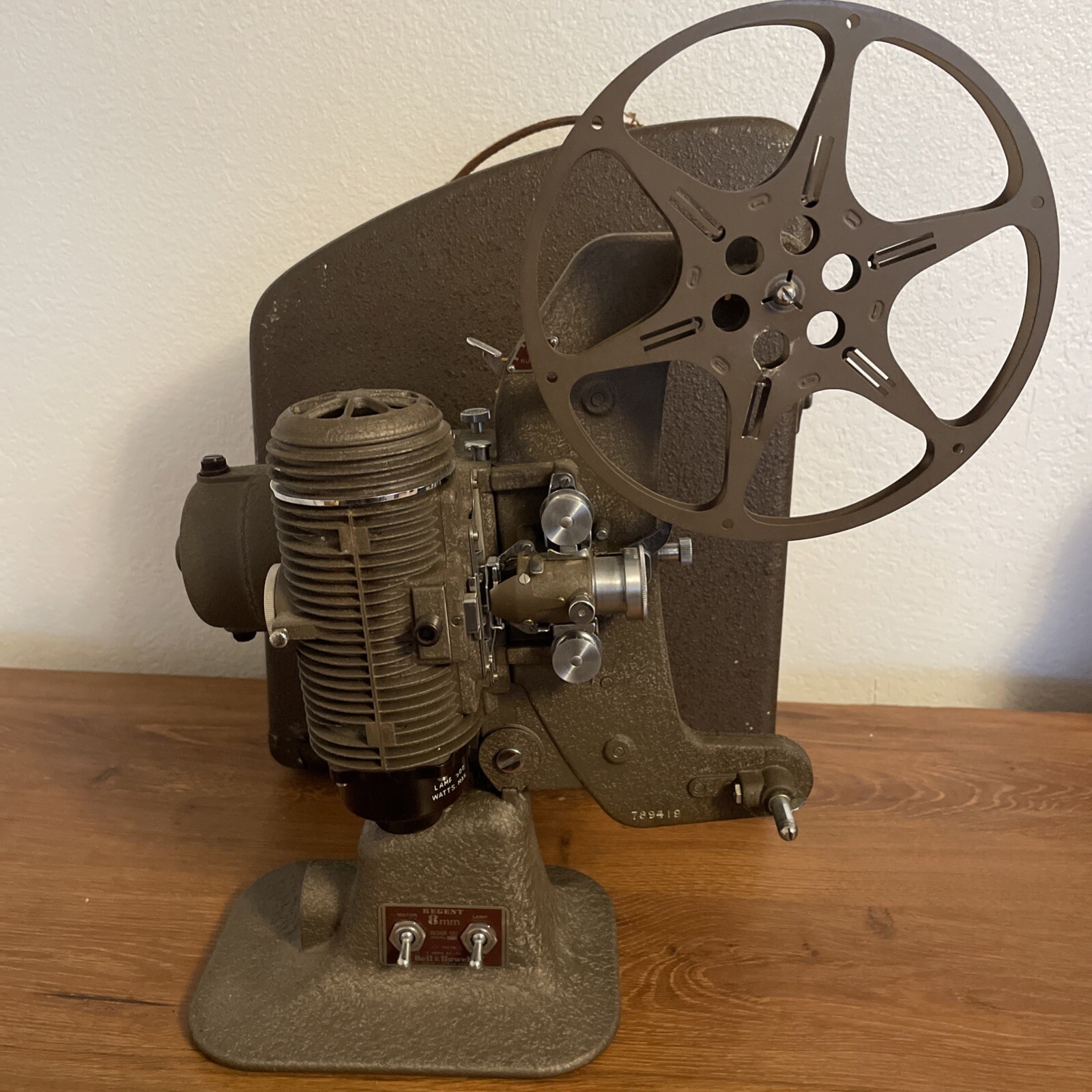 Vintage Bell & Howell Projector Regent 8mm Design 122 Model L With Case