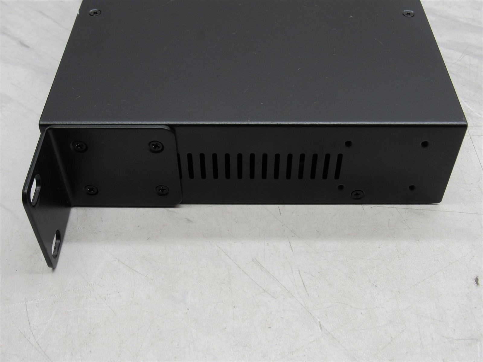 TRENDnet TK (TK803R) 8-Port Rack-Mountable KVM switch PS/2 with Adapter & Cables