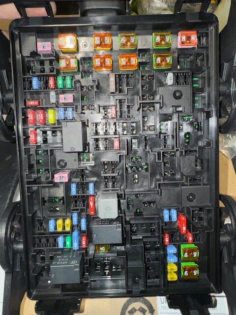 2015-2020 GMC Yukon Fuse Box Junction Block OEM NEW 22773484