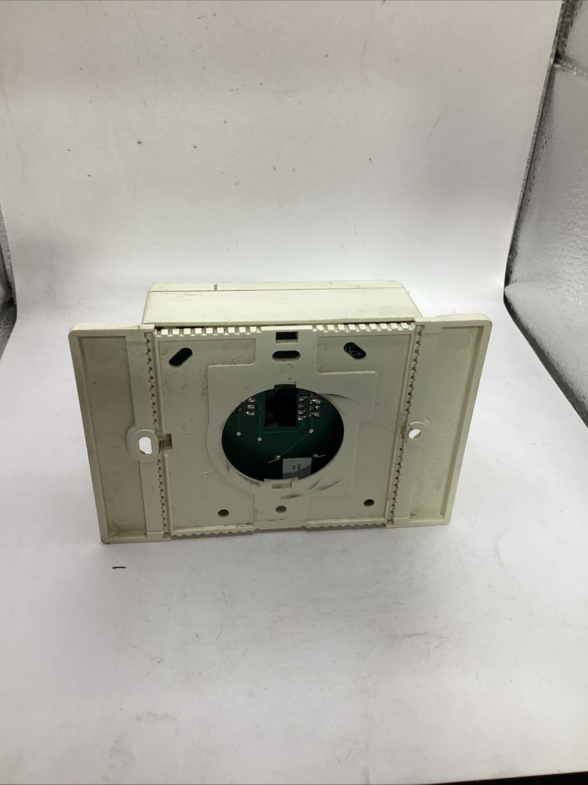 Used Johnson Controls Wall-Mount Temperature Sensor ​Controller TE-67NP-1N00