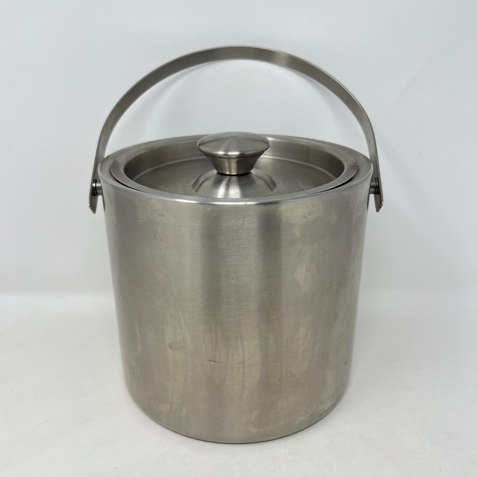 Crate & Barrel Brushed Stainless Steel Insulated Ice Bucket With Lid 7" 616-028