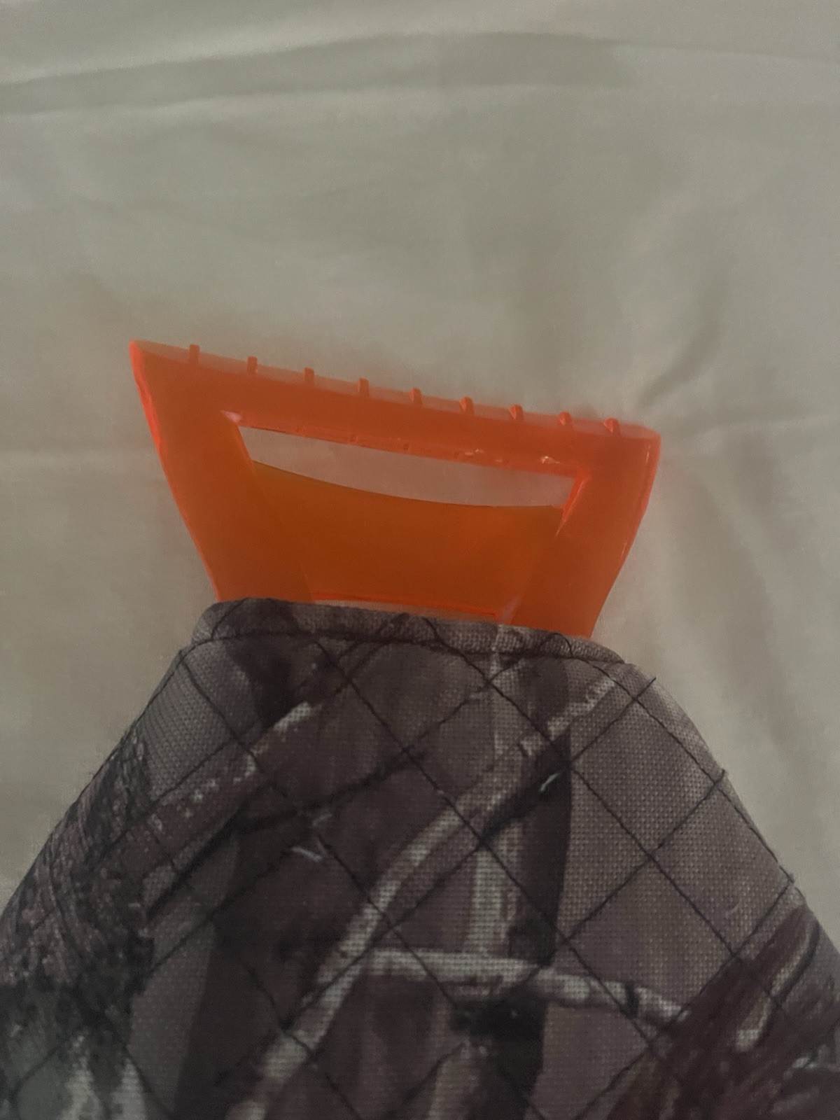 Camouflage Ice Scraper Mitten