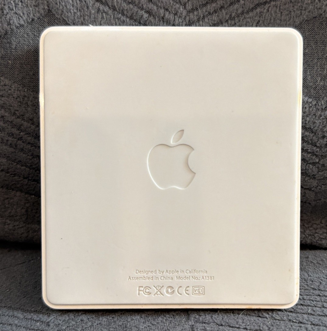 Apple iPad Docking Station (30-pin) - MC940ZM/A - A1381 *WORKS*
