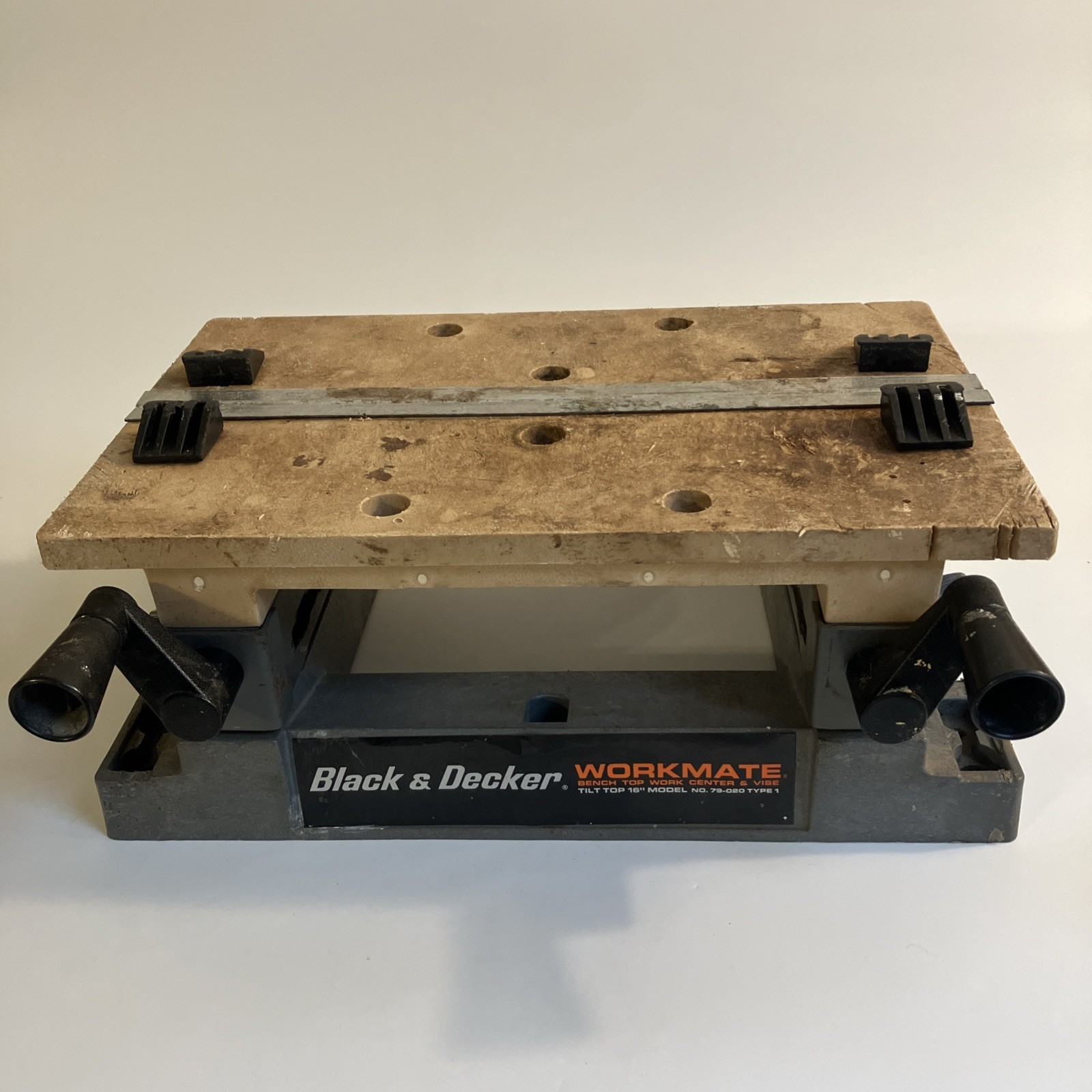 Black & Decker Bench Top Workmate Tilt Work Center & Vise 16" No 79-020 + Clamps