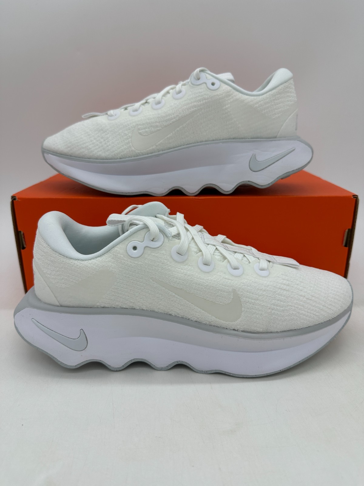 Nike Motiva Women's size 9 White Pure Platinum Running Shoes DV1238 106