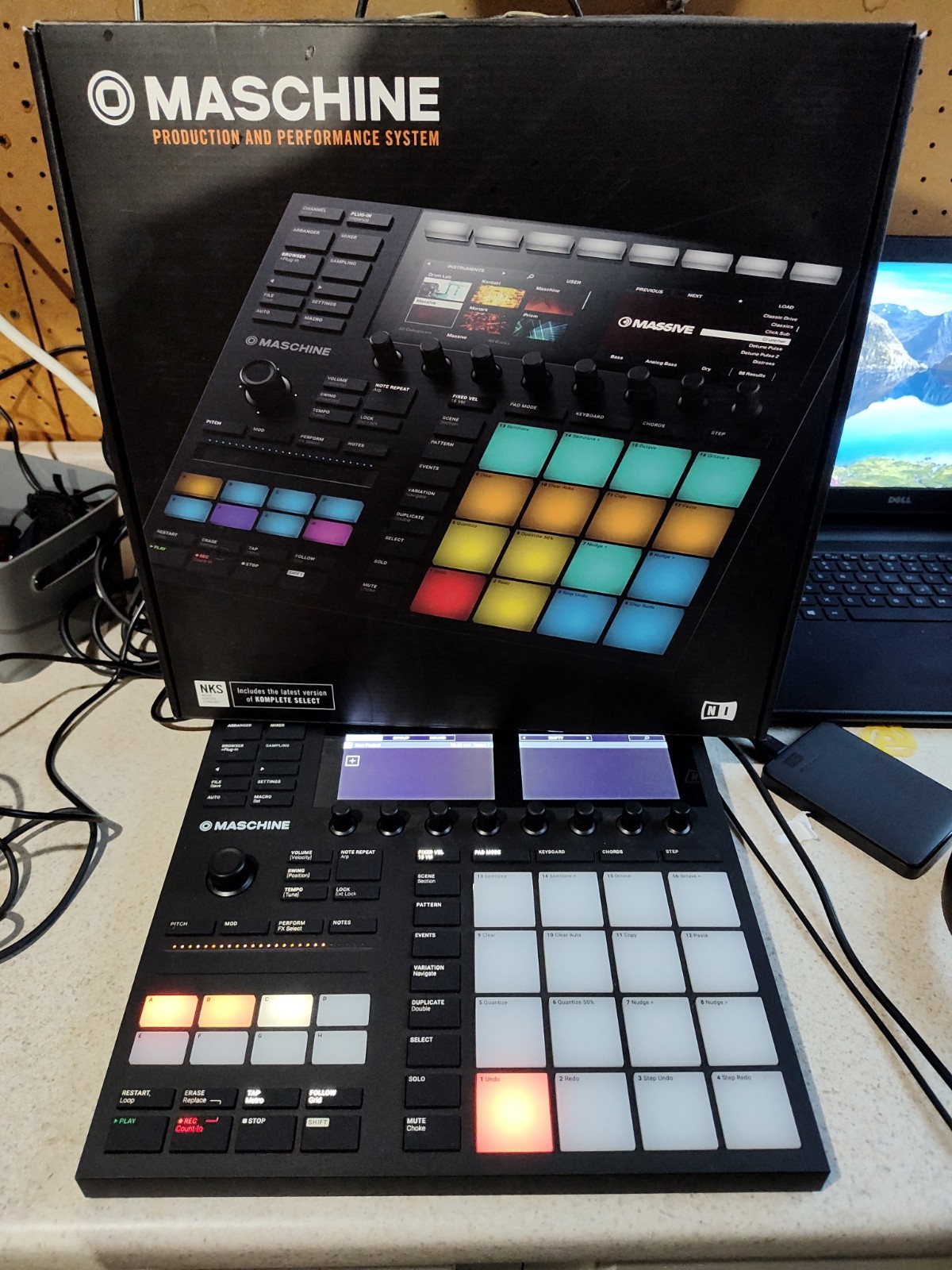 Native Instruments Maschine MK3 Drum Controller Production System