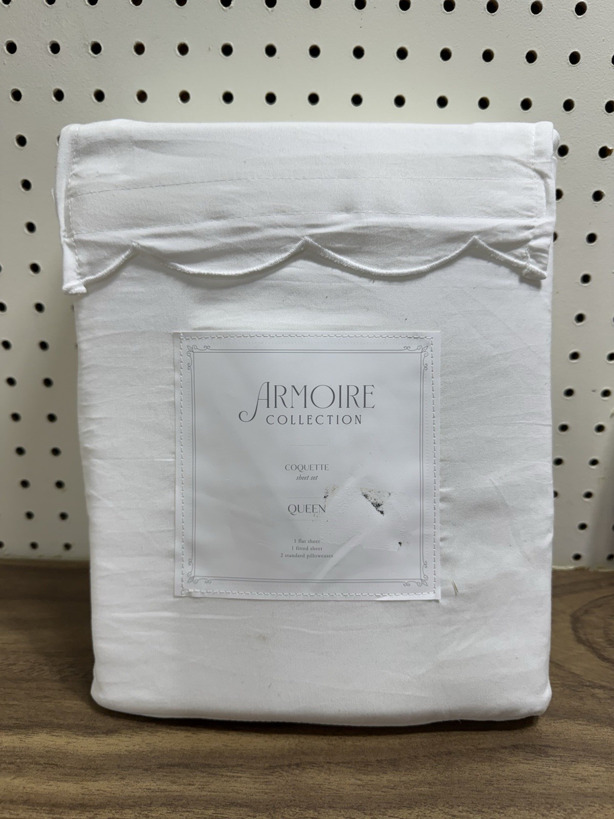 Armoire Collection Queen Scalloped Sheets Sets White - NEW