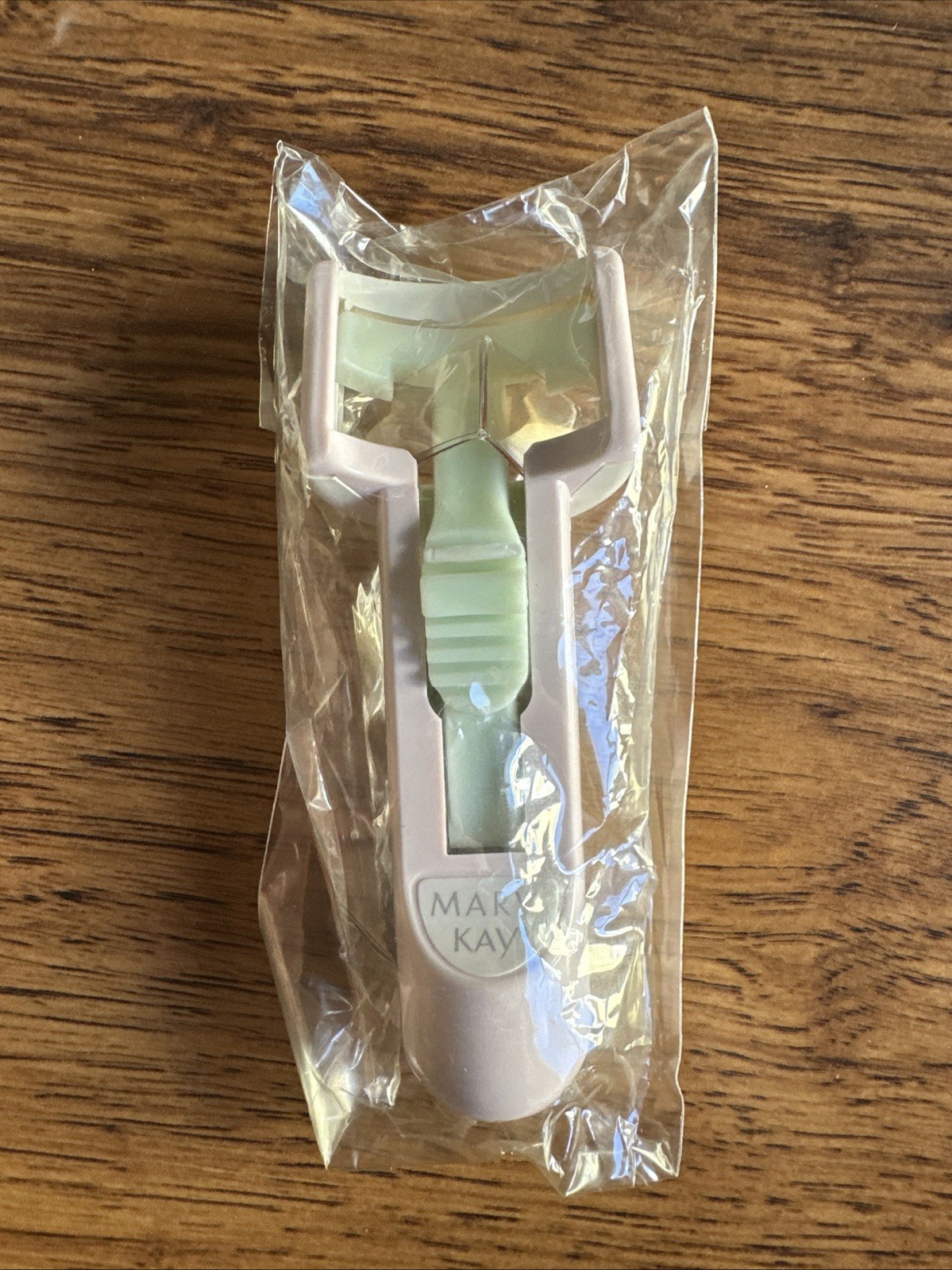 Mary Kay EYELASH CURLER NO PINCH Plastic PINK GREEN Rare NEW