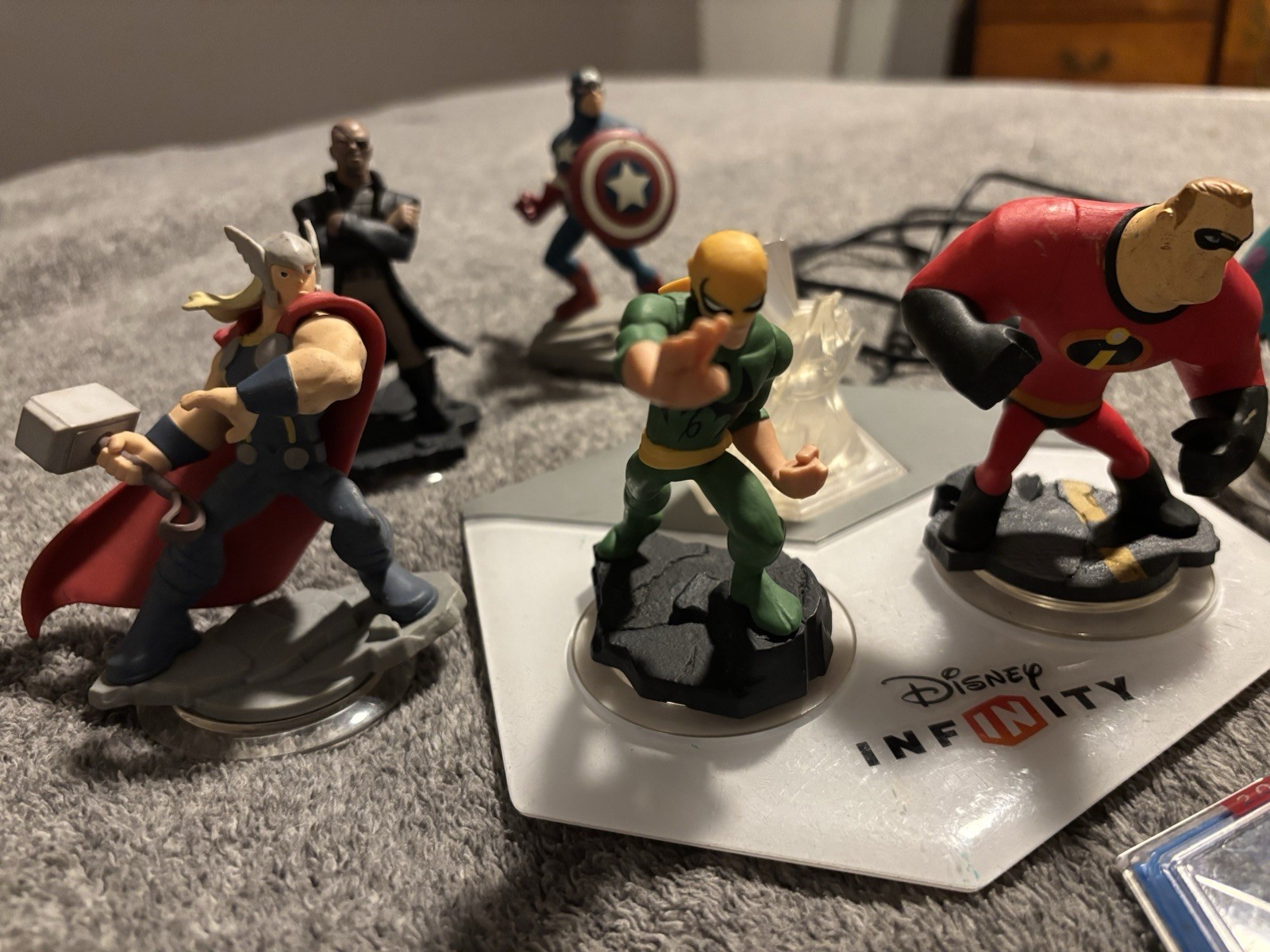 Disney Infinity Base And 9 Figure + 2 Play Set Pieces Lot Set