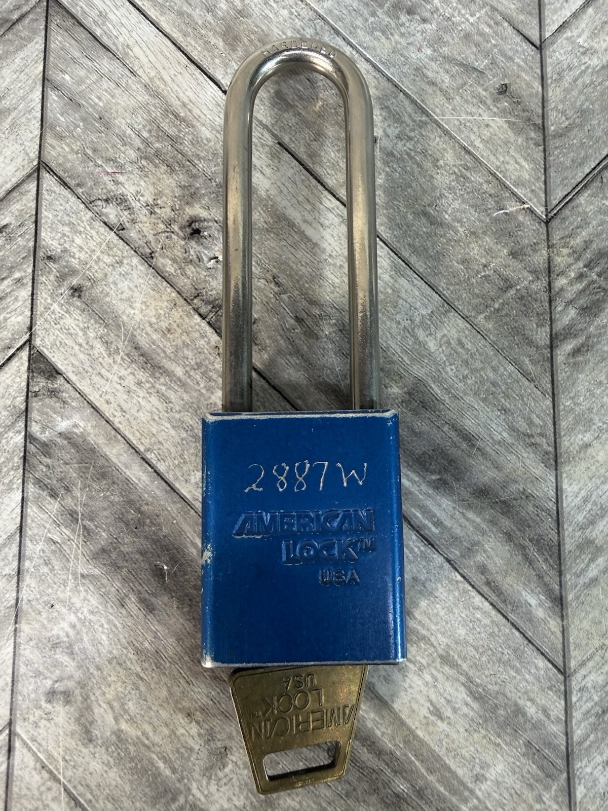 American Lock Company Series 1105 Hardened Lock w/ 1 Key Blue 5”