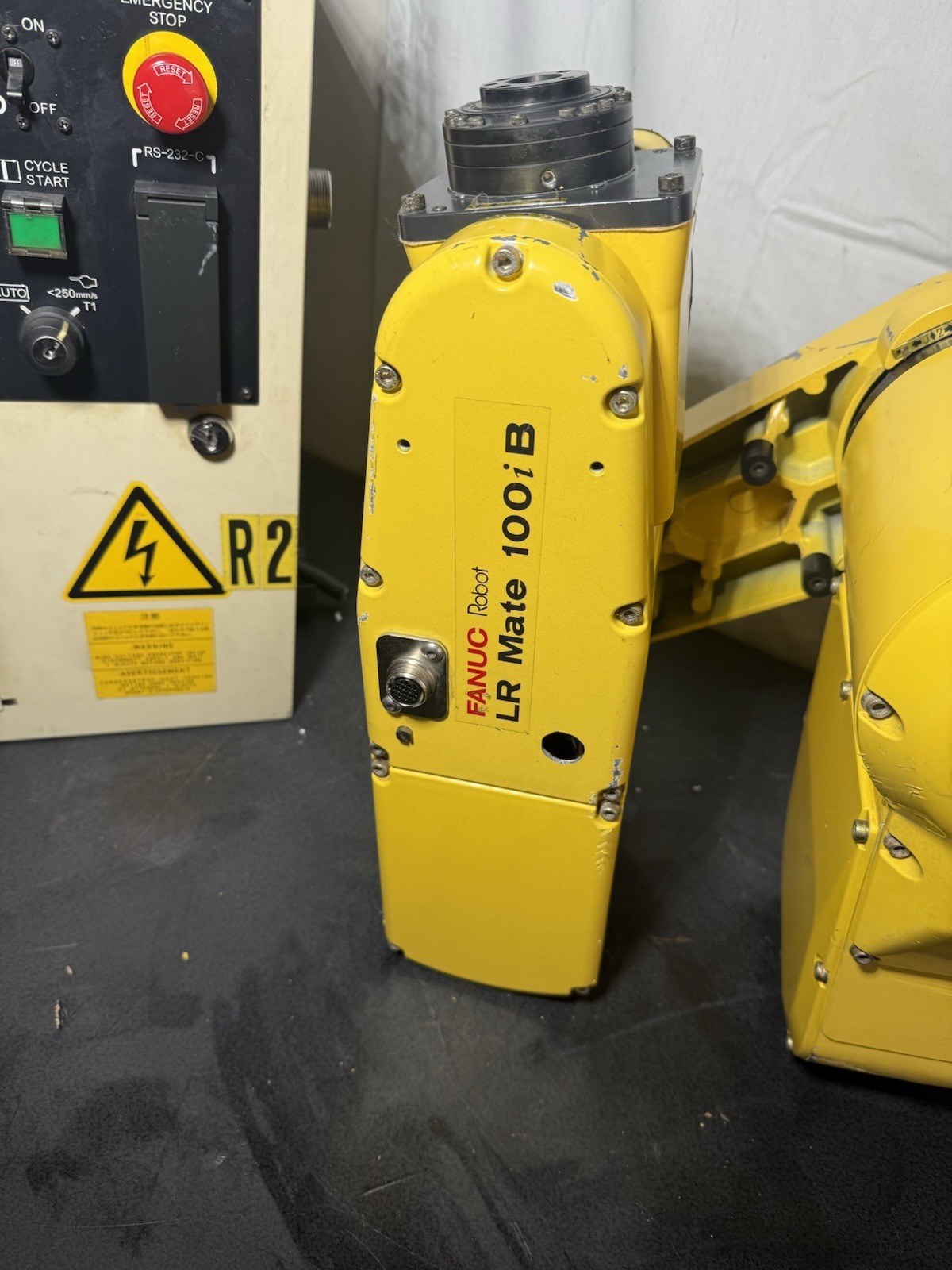 Fanuc LR Mate 100iB With J3IB Mate Controller Untested
