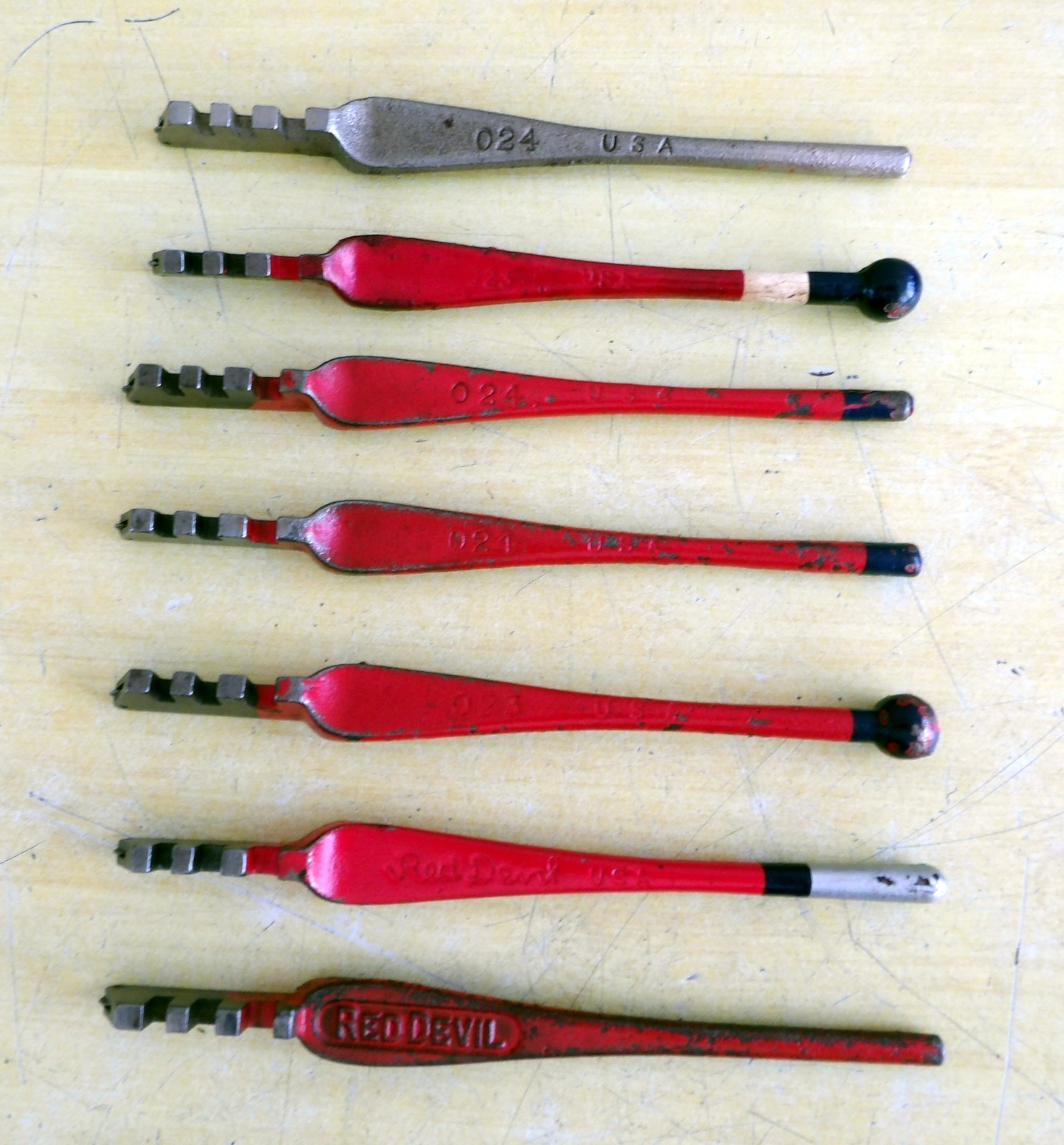 Vintage Lot of (7) Red Devil Glass Cutters Approx: 5" Long