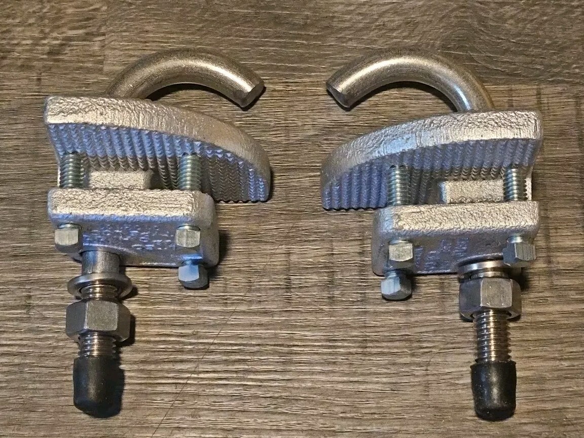 (Box of 2) Eaton Crouse Hinds 0102167 LCC5 1 1/2" Cable Tray Conduit Clamp