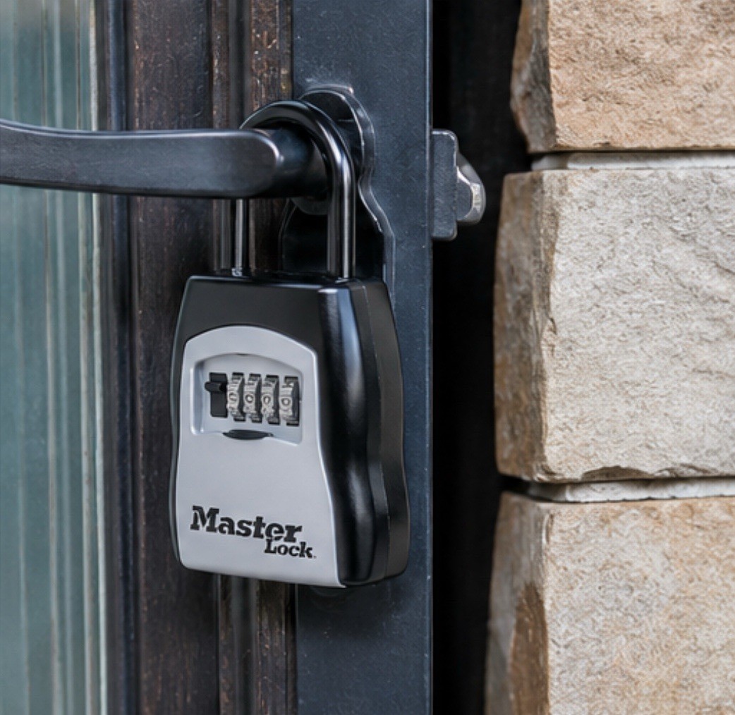 Master Lock 5400D Key Lock Box 4-Digit Combination Wall Mount Realtor Safe