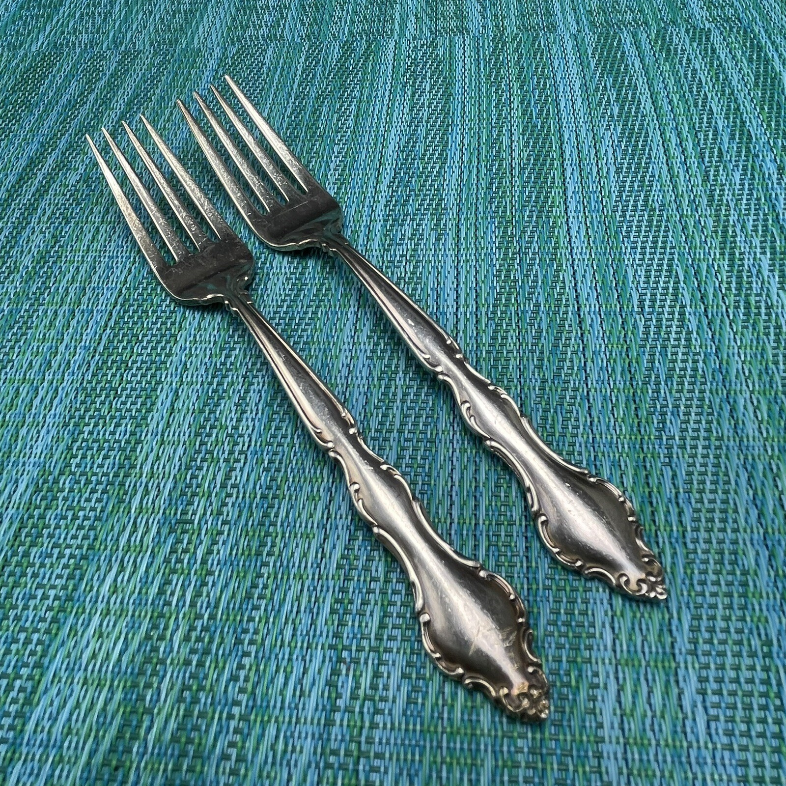 2 International Deep Silver WAKEFIELD Silverplate DINNER FORKS Silverware