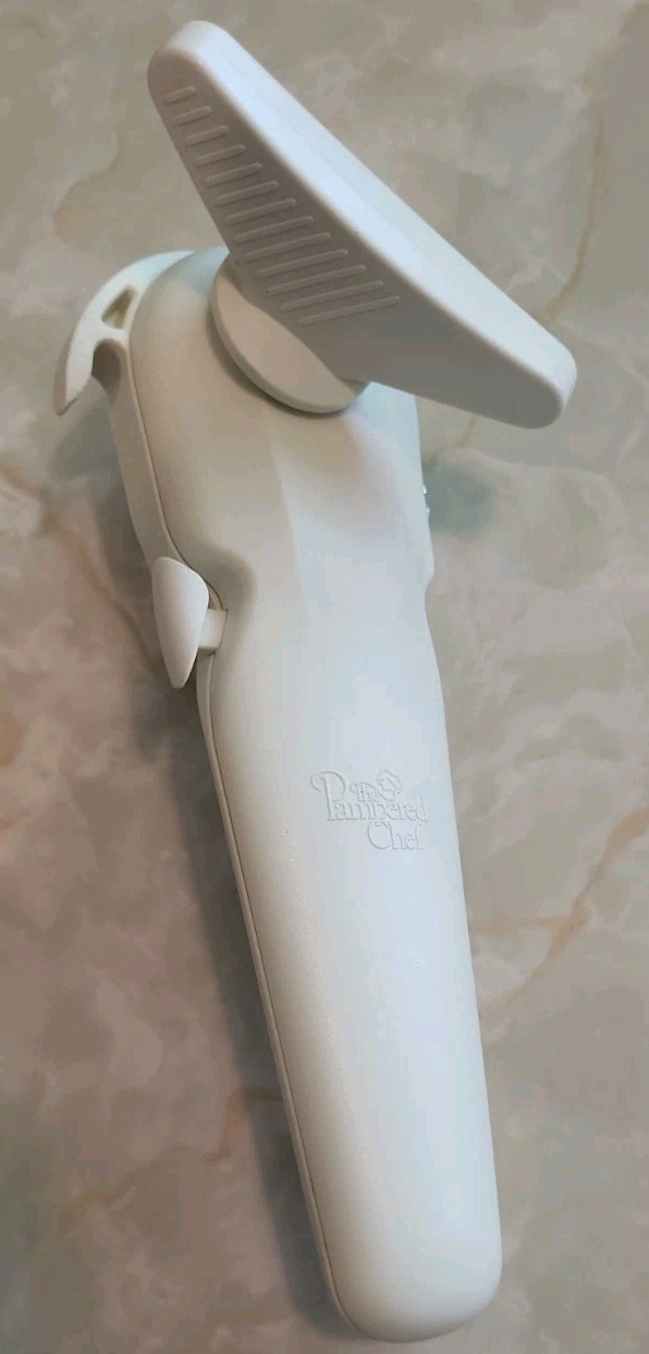 Pampered Chef 2759 Smooth Edge White Handheld Manual Can Opener