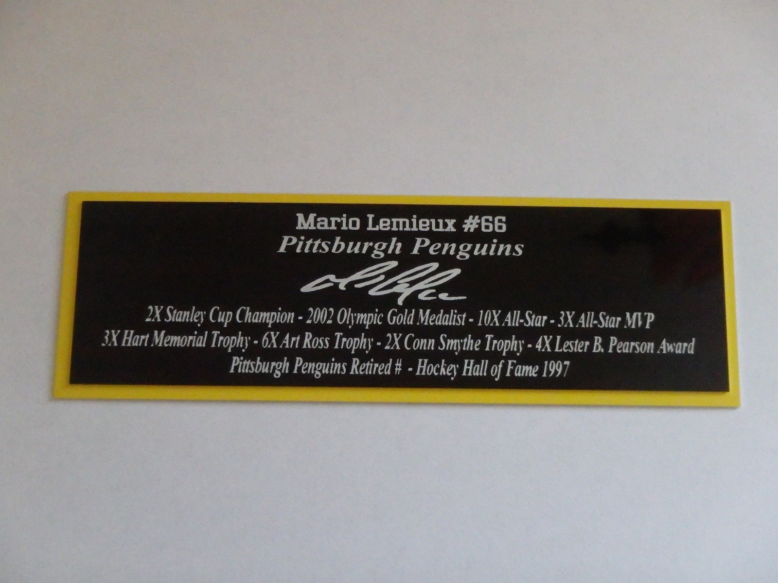 Mario Lemieux Autograph Nameplate Pittsburgh Penguin Helmet Photo Hockey Jersey