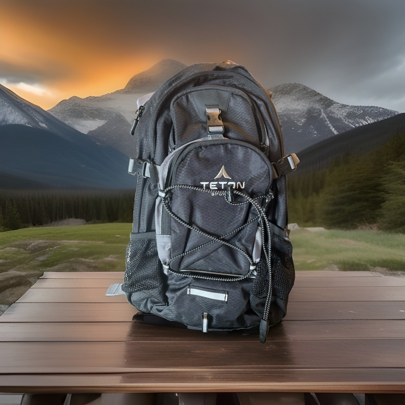 TETON Sports TrailRunner Hydration 2-Liter Backpack Biking - Appears New Bladder