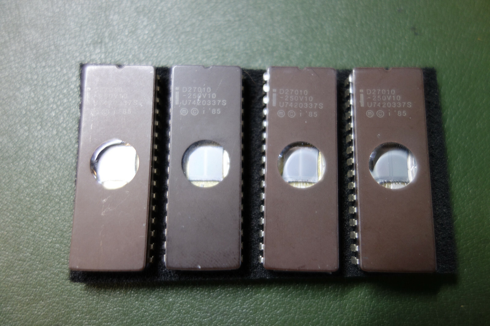 Intel D27010-250V10 250ns EPROM