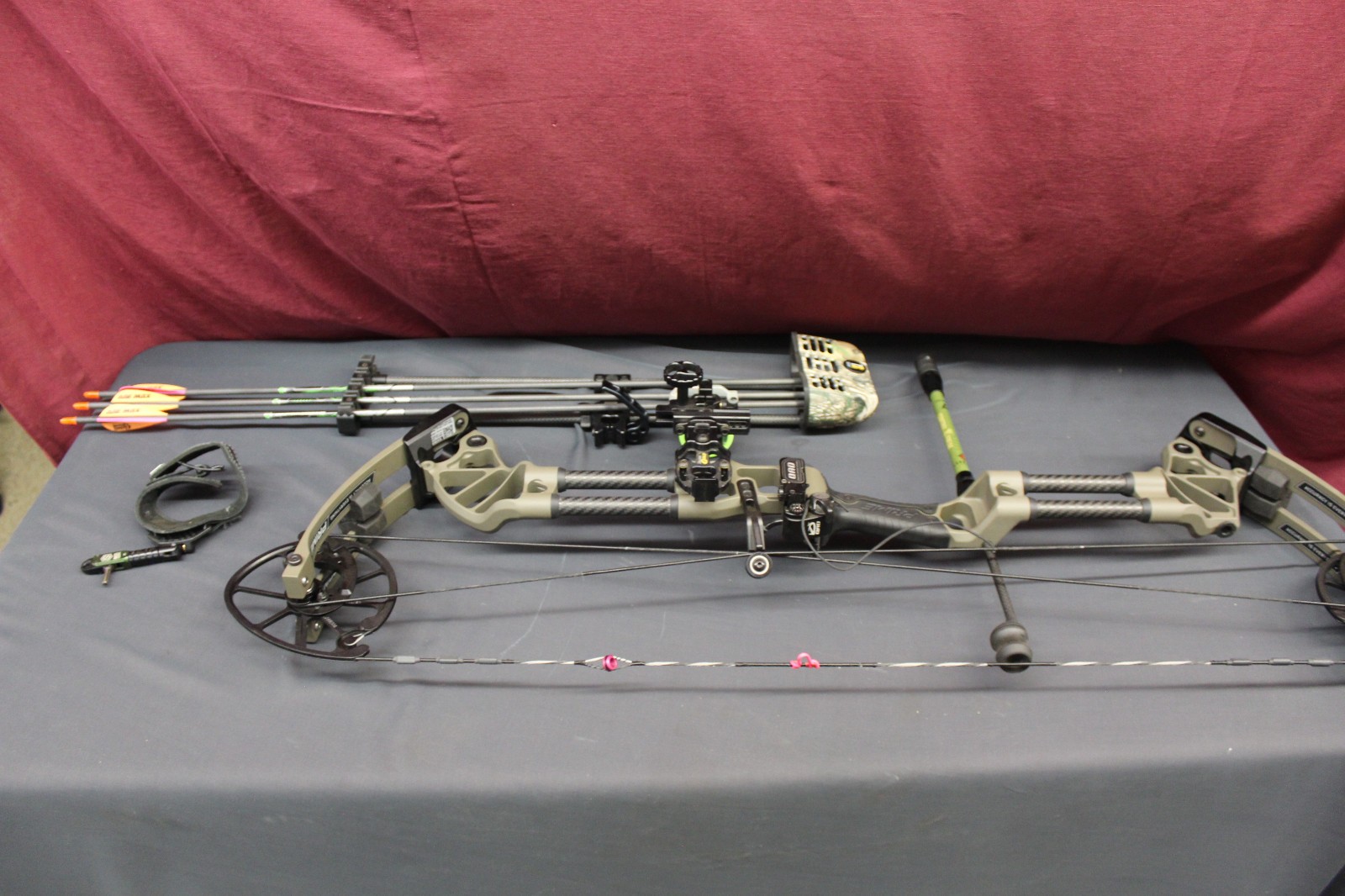 Prime Form 34 Compound Bow (RH) with Sight/Quiver/Stabilizer/Release