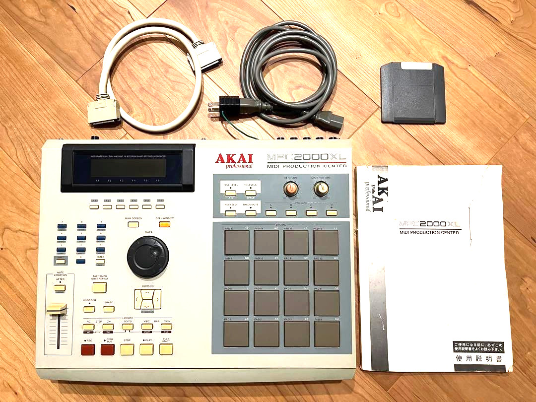 AKAI professional MPC2000XL Sampler Sampling Sequencer Drum Machine MPC Tested