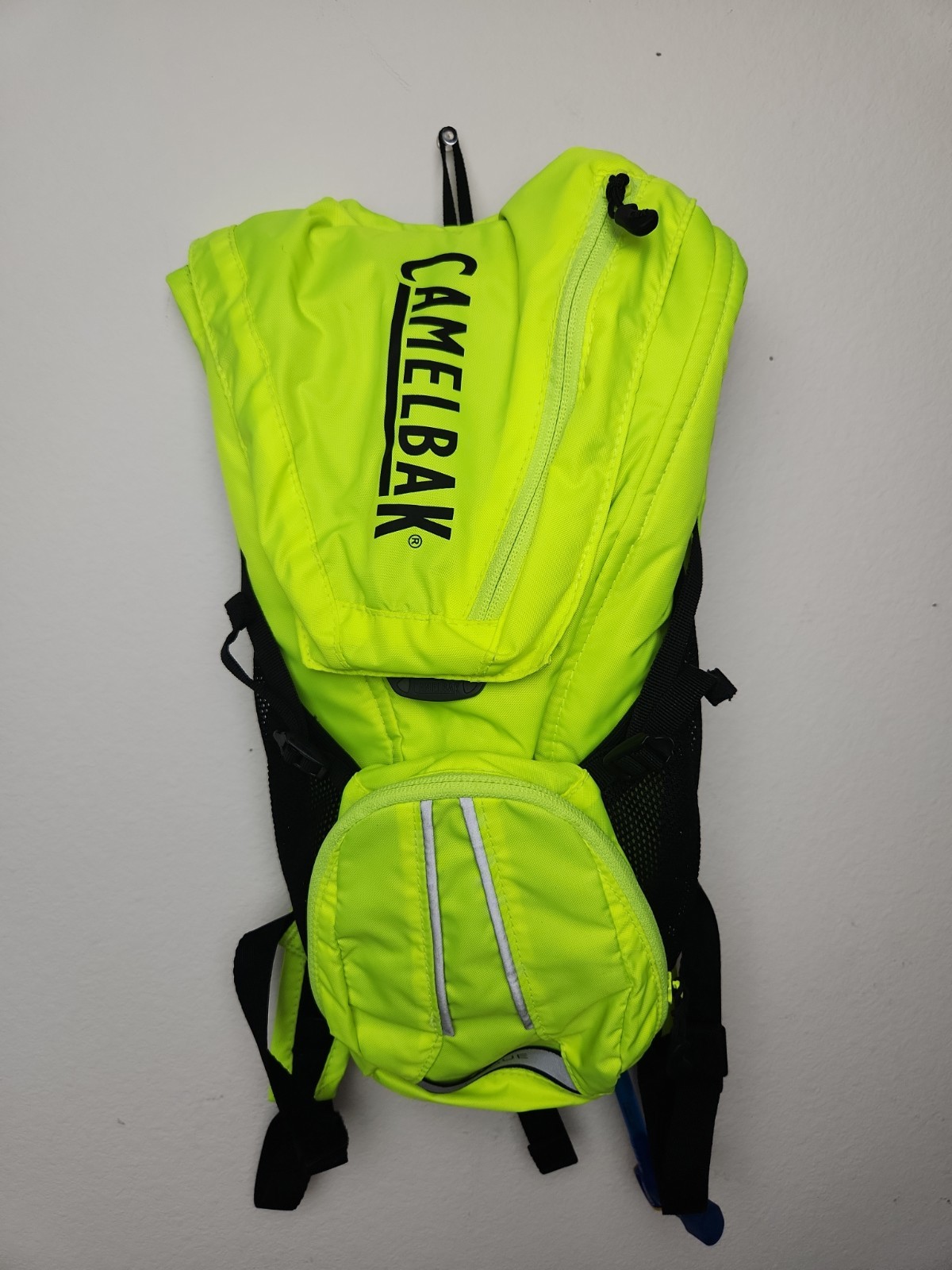 Camelbak ROUGE Velocity Hydration Pack 2 L Bladder Hiking Backpack Neon Yellow