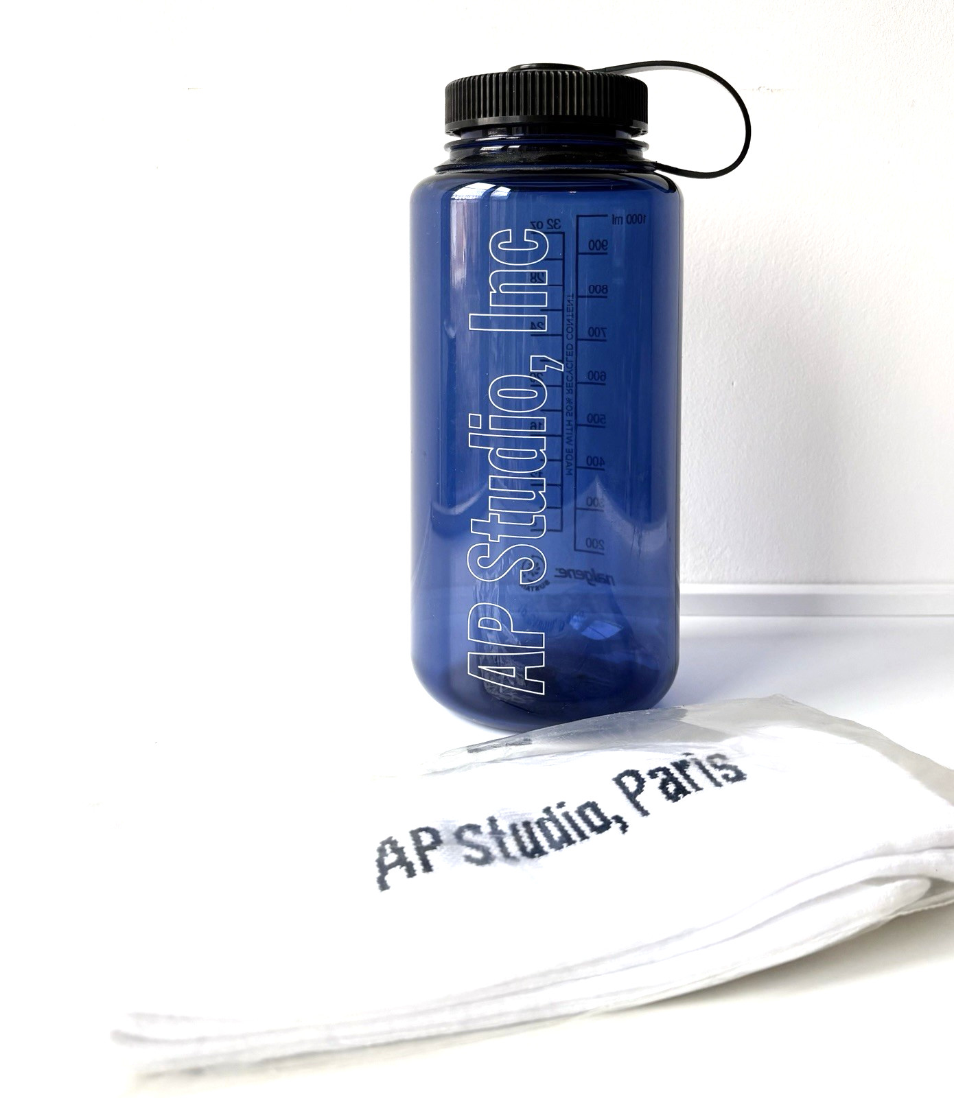 AP STUDIO, INC PARIS Deep BLUE Travel WATER Sports BOTTLE + WHITE CALF SOCKS New