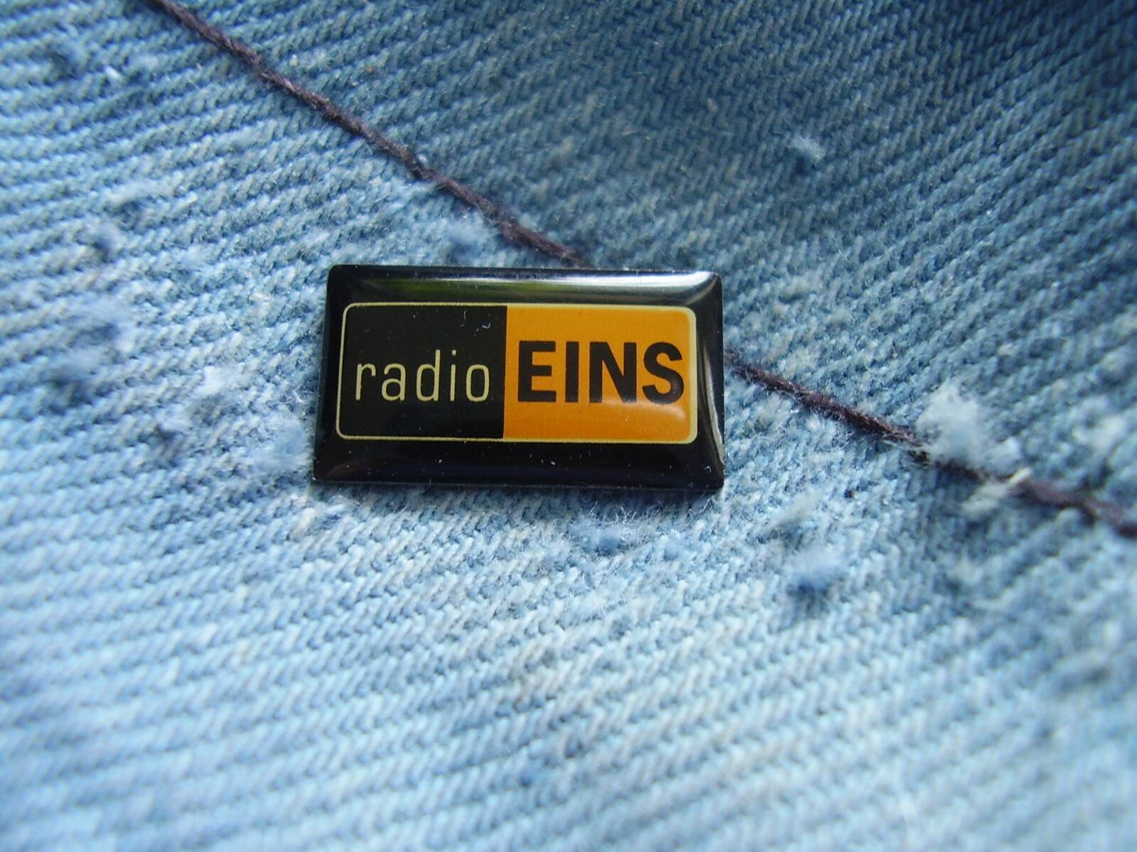 Pin radio one radio network radioeins for adults in Berlin and Brandenburg 1