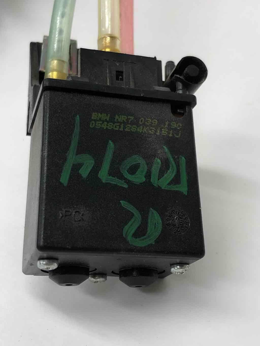 2006 Bmw 525 Xi E60 Left Front Driver Seat Lumbar Adjuster Pump Used OEM