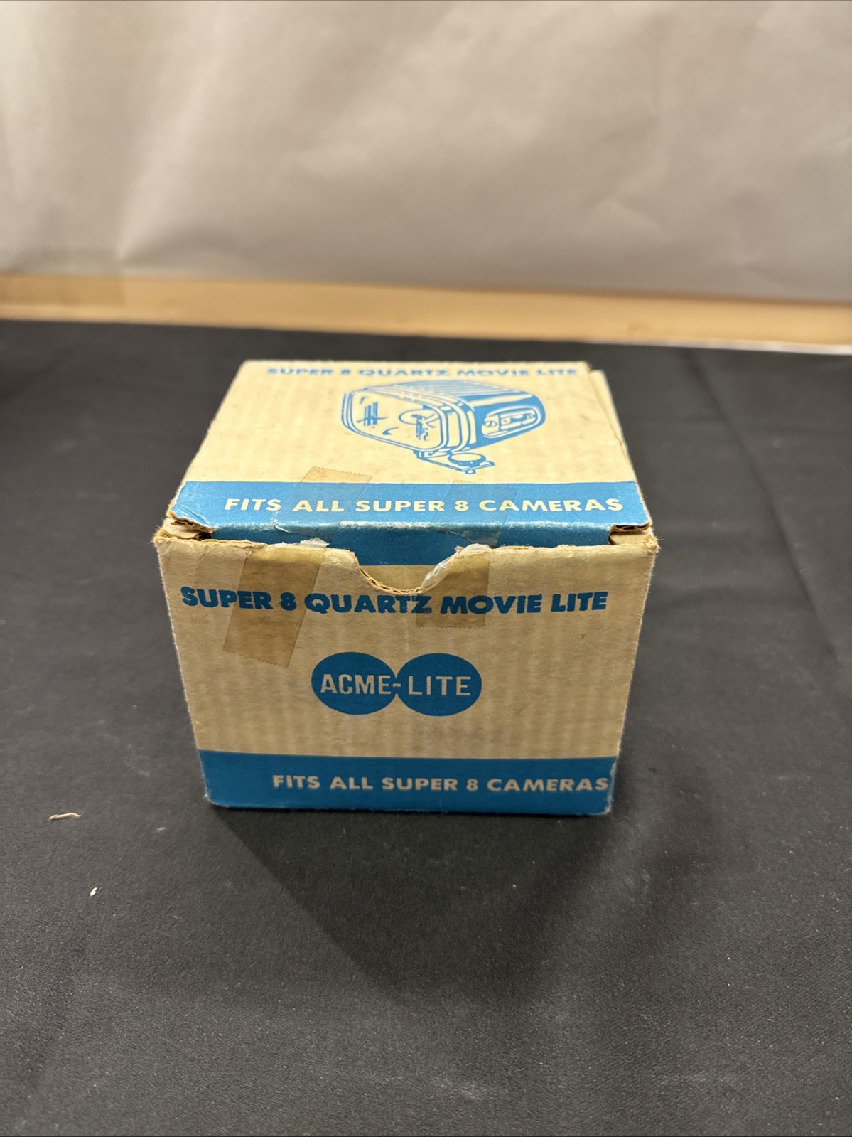 Acme-Lite Model 708G600 Watt Quartz Light for Movie and Video Cameras
