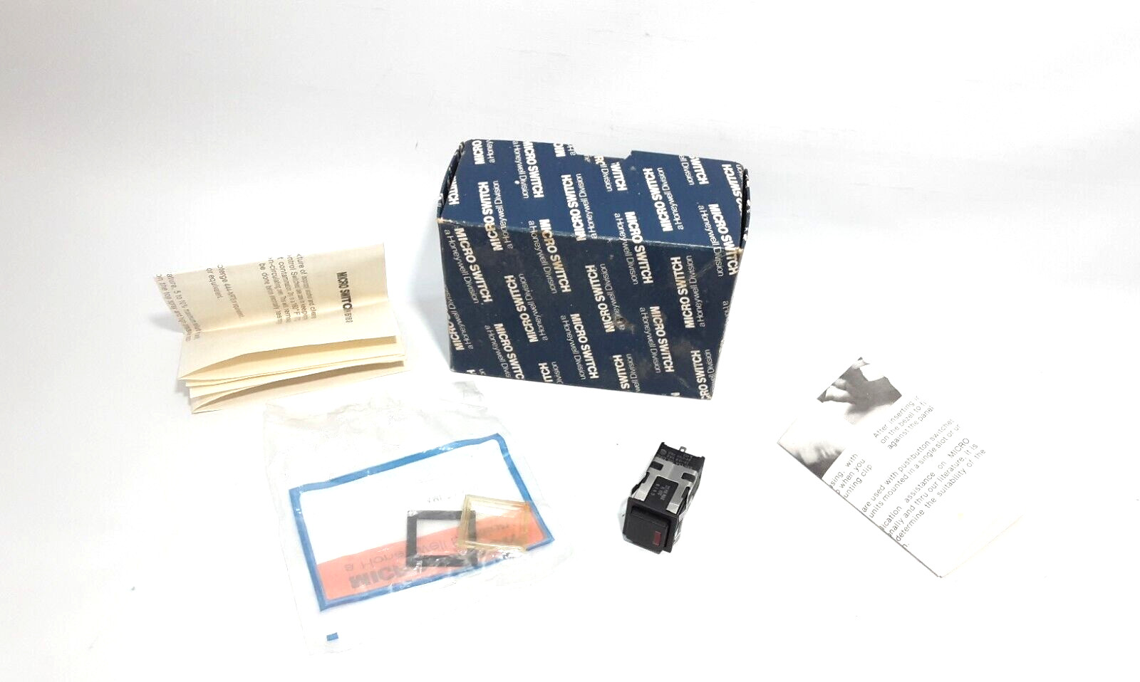 Honeywell Micro Switch AML 20 Series PK 85180, Red Light AML75ABC Panel Seal NOS