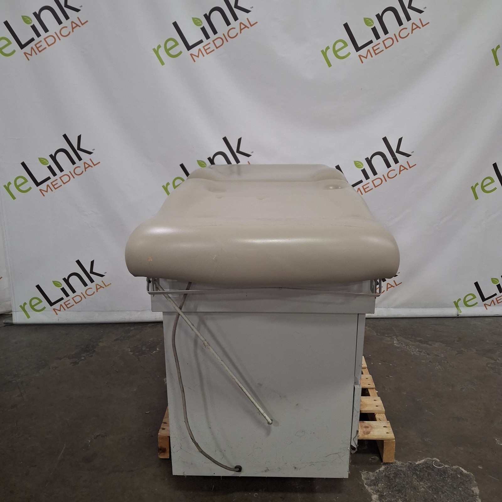 UMF Medical 5140 Exam Table